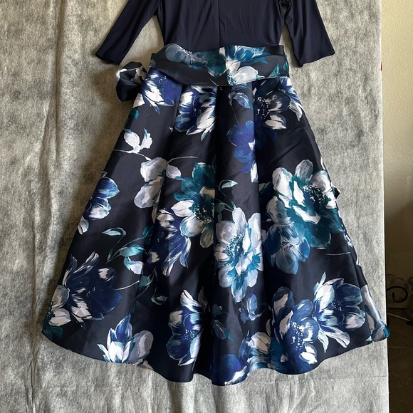 R&M RICHARDS WOMANS HIGH AND LOW SKIRT NAVY BLUE FLORAL SZ 6 - Picture 4 of 9